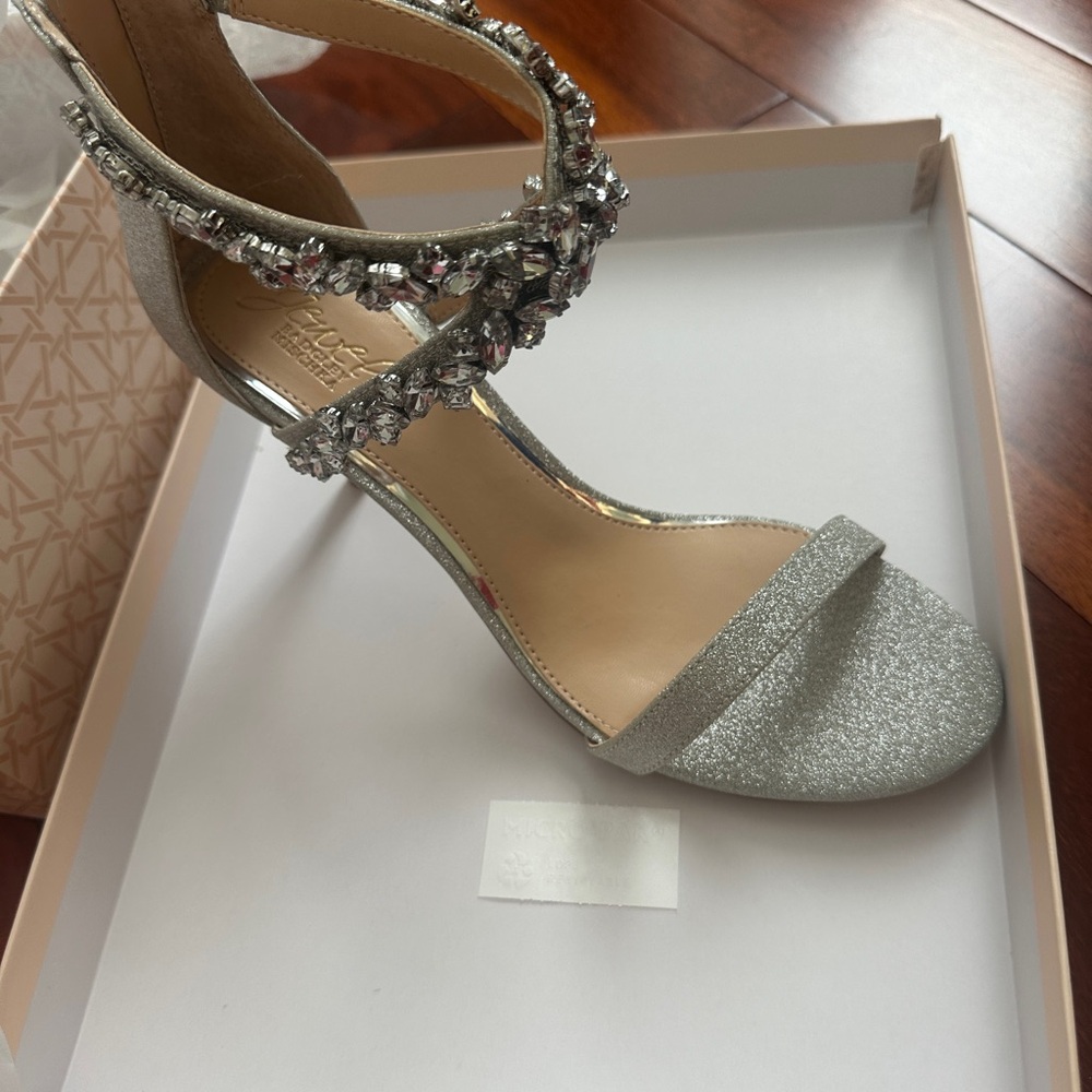 Jewel Badgley Mischka Silver Embellished Heels